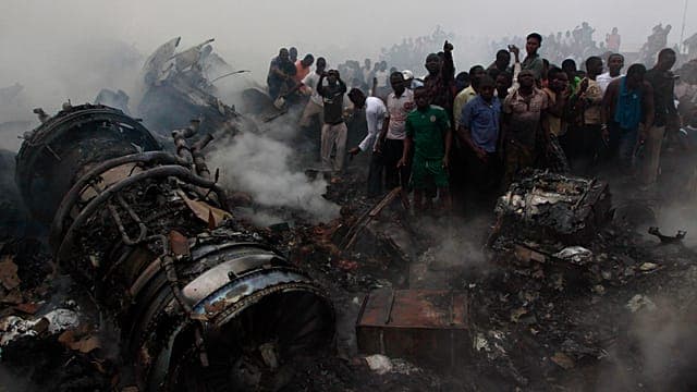 Nigeria : les opérations de secours se poursuivent après le crash d'un avion militaire