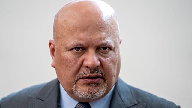 La Cour pénale internationale destitue son procureur Karim Khan