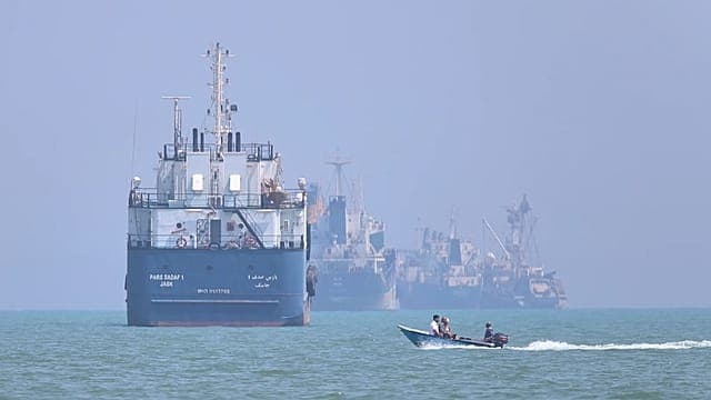 Ships remain on hold in Strait of Hormuz despite announced US-Iran deal