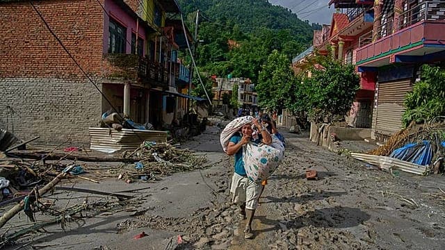 Népal : opérations de sauvetage en cours après des inondations meurtrières
