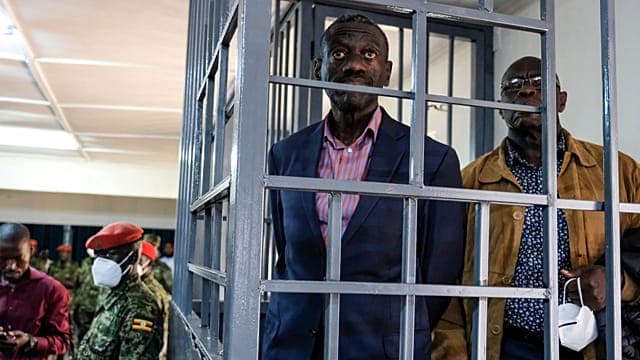 Ouganda : le sort incertain de l'opposant Kizza Besigye, incarcéré et malade