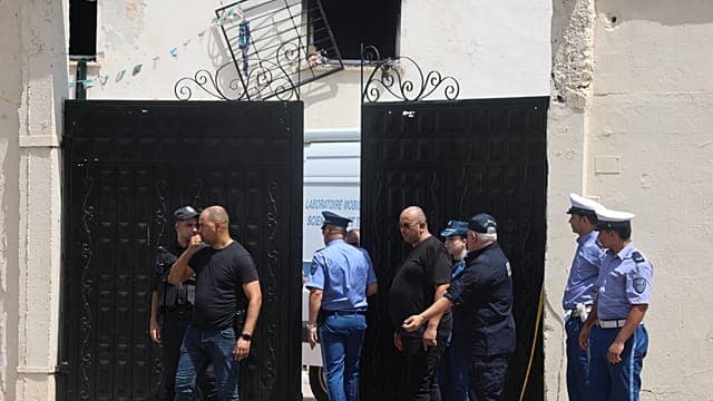 Algérie : le Premier ministre Sifi Ghrieb rend visite aux survivants de l’incendie d’un orphelinat