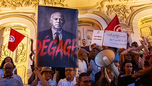 Tunisie : des manifestants demandent au président Kais Saied de quitter le pouvoir