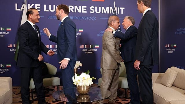US, Iranian negotiators enter 2nd day of talks after rough start