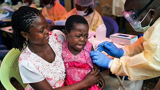 RDC : plus de 16 000 doses de vaccin contre Ebola arrivent à Kinshasa