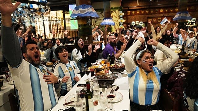 Célébrations à Buenos Aires après la victoire 3-1 de l’Argentine contre la Suisse
