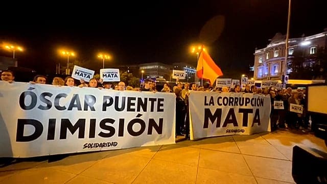 Espagne : hommage aux victimes à Madrid, les secours toujours mobilisés