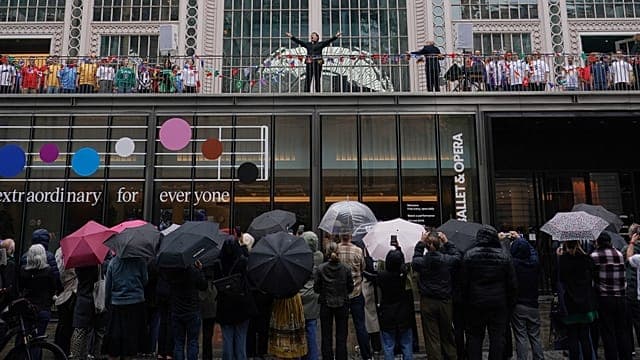 Royaume-Uni : le chœur du Royal Opera célèbre le début du Mondial 2026 à Londres