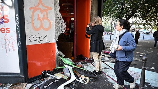 Paris, Lyon et Marseille pansent leurs plaies après les violentes manifestations
