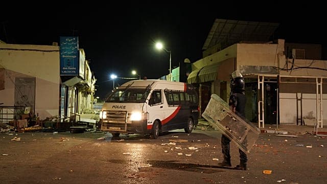 Tunisie : des affrontements éclatent entre des manifestants et la police