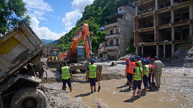 Arrêt sur images du 27 août 2026 : inondations au Népal, des centaines de morts