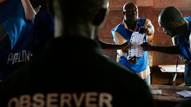 Sierra Leone : le parlement approuve une réforme électorale controversée