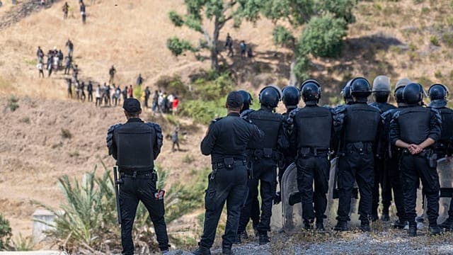 Ceuta : aux portes de l'Europe, la colère des migrants