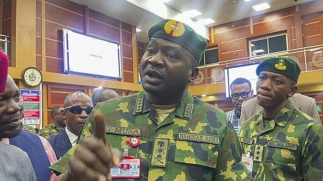 L'armée nigériane obtient une hausse salariale historique