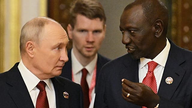 Arrêt sur images du 30 octobre 2026 : à Moscou, Poutine salue ses "alliés naturels" africains