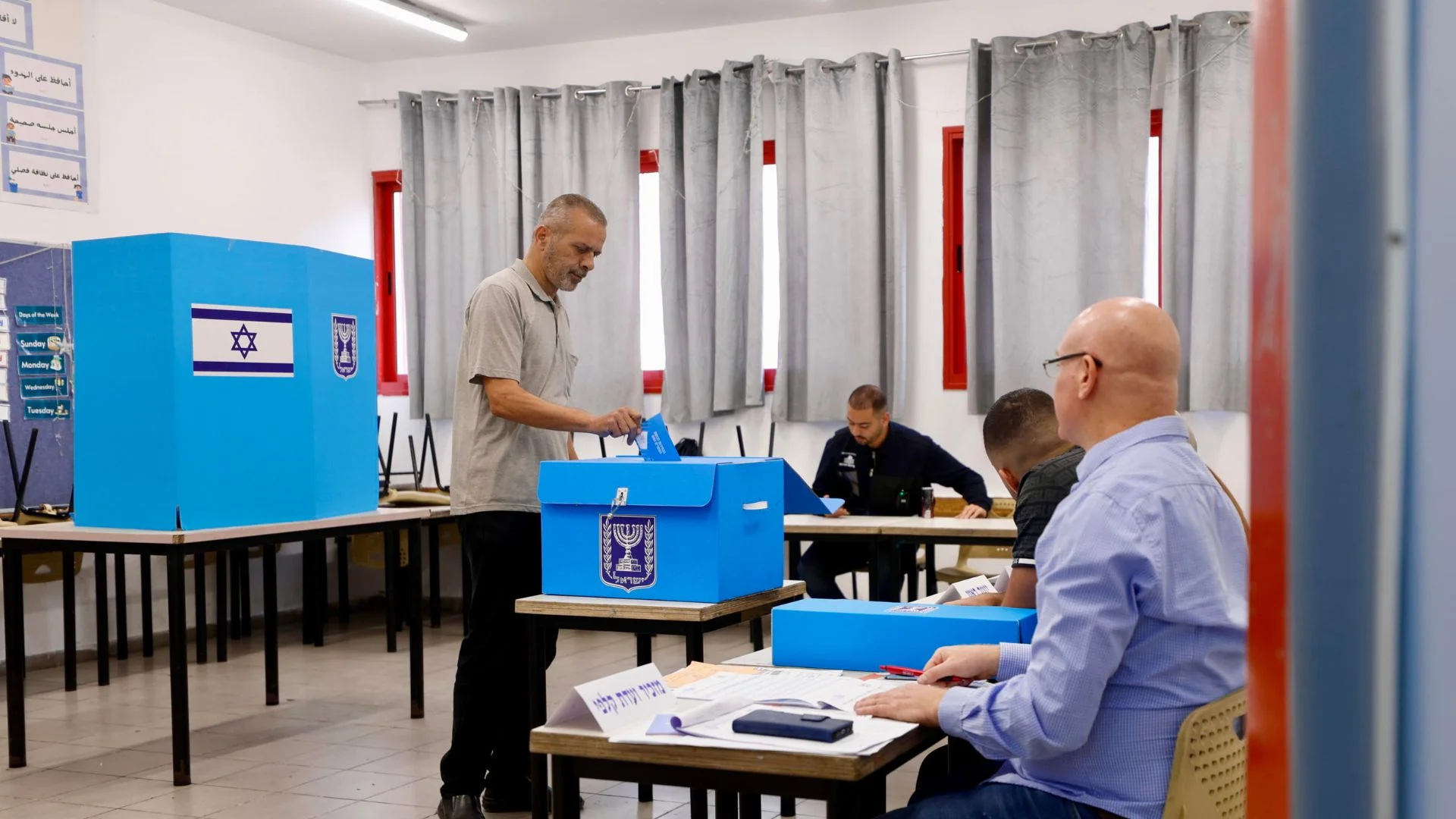 Élections en Israël : Netanyahu joue son avenir politique face à Eisenkot, la participation en hausse