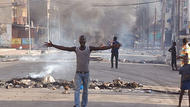Côte d’Ivoire : 12 personnes inculpées un an après le meurtre d’un gendarme