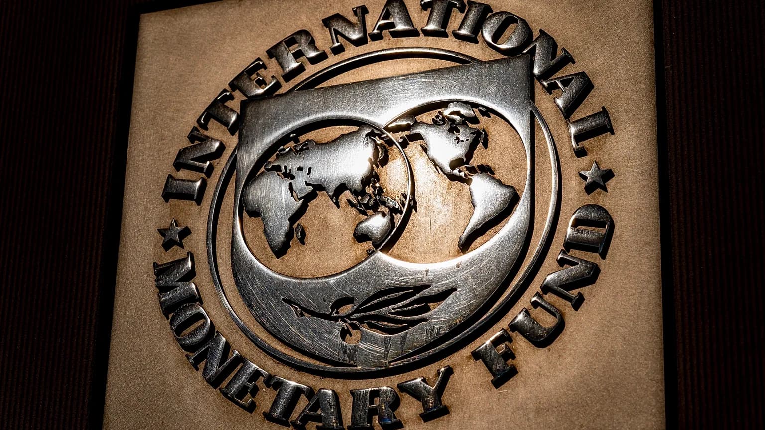 FMI : L'économie mondiale montre sa résilience mais reste vulnérable. Prévisions de croissance relevées pour le PIB italien