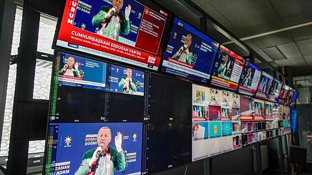Perquisition à Halk TV en Turquie : la liberté de la presse une fois de plus menacée