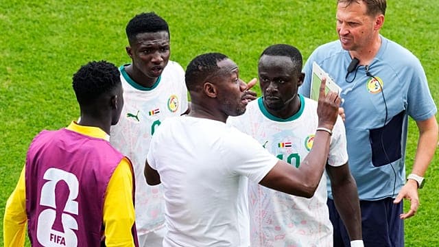 Sénégal : la Fédération de football attribue l'échec du Mondial au sélectionneur