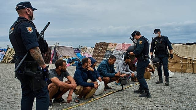 Ceuta : un camp de migrants évacué avant la visite des souverains espagnols