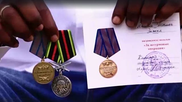 Guinée équatoriale :  un jeune homme raconte son recrutement par l'armée russe