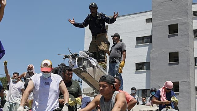 Séisme historique en Colombie : Cali fouille les décombres, 132 morts déjà