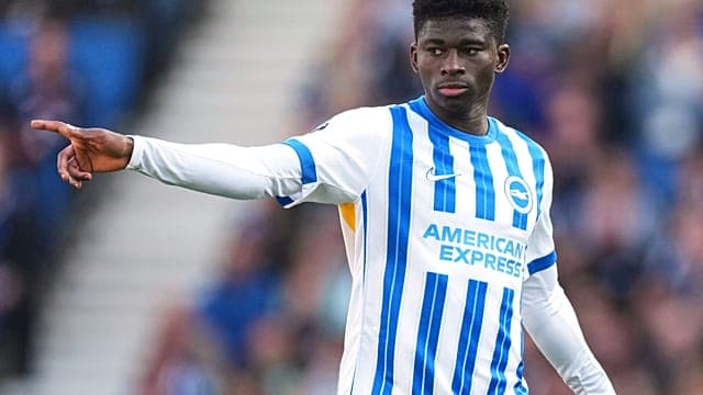 Football : Carlos Baleba rejoint Manchester United pour 95 millions de dollars