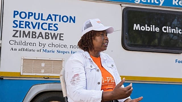 Au Zimbabwe, des cliniques mobiles tentent de répondre aux besoins des ados