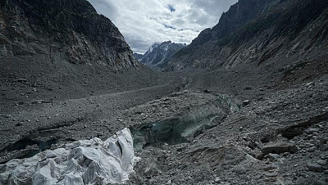 Changement climatique : plus de 12000 milliards de tonnes de glace perdues