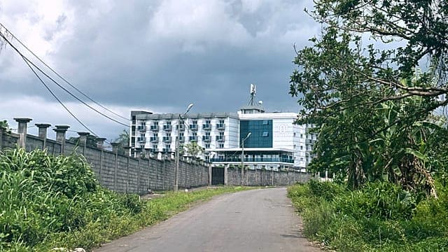 Guinée équatoriale : un cas suspect d’Ebola dans l’hôtel retenant des migrants