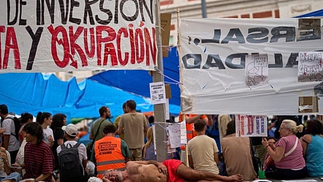 Vidéo : des milliers de Madrilènes protestent contre l'expulsion de Maricarmen