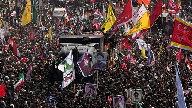 Thousands of mourners take part in Khamenei's funeral procession in Iraq