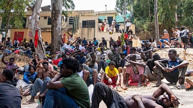 Ceuta : l'afflux de migrants perturbe l'activité de la ville 