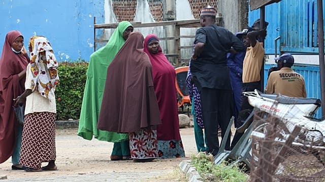 La mort de 37 mineurs en détention provoque des émeutes à Minna