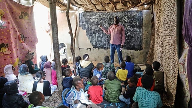 Libye : des réfugiés soudanais tentent de préserver l'avenir de leurs enfants