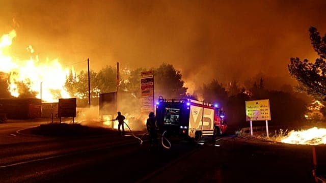 Incendie en Croatie : plus de 150 pompiers mobilisés face aux flammes sur l’Adriatique