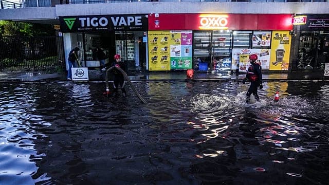 Chaos à Santiago: grêle, inondations et coupures de courant frappent la capitale chilienne