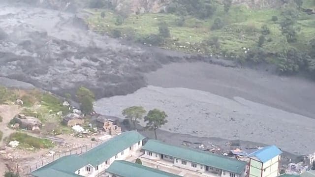 Népal : évacuations après une crue éclair de la Budhi Gandaki due à un glissement de terrain