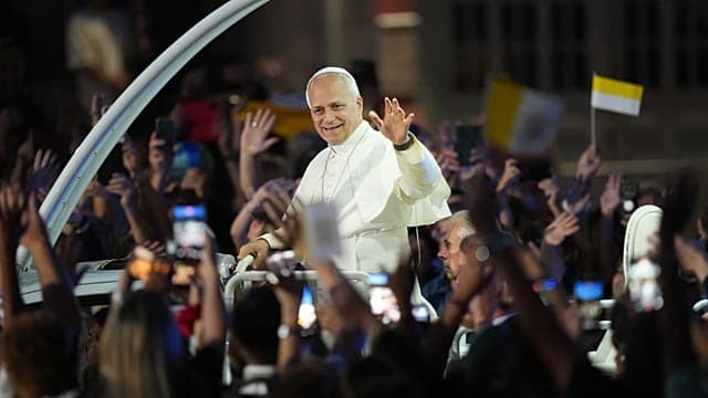 Le pape Léon XIV rassemble 800 000 fidèles à Paris avant un pèlerinage émouvant à Lourdes