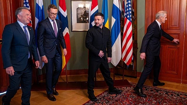 Russie, Ukraine et États-Unis : des pourparlers trilatéraux prévus en novembre à Abou Dhabi