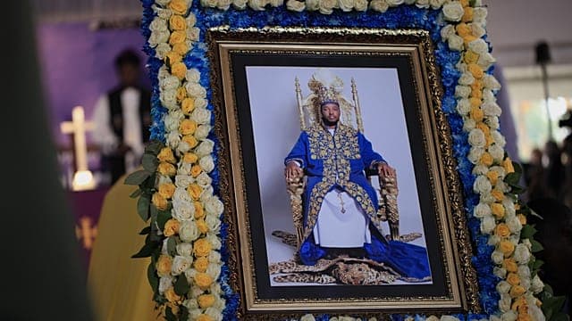 Ouganda : les obsèques du roi Oyo assombries par une querelle de succession