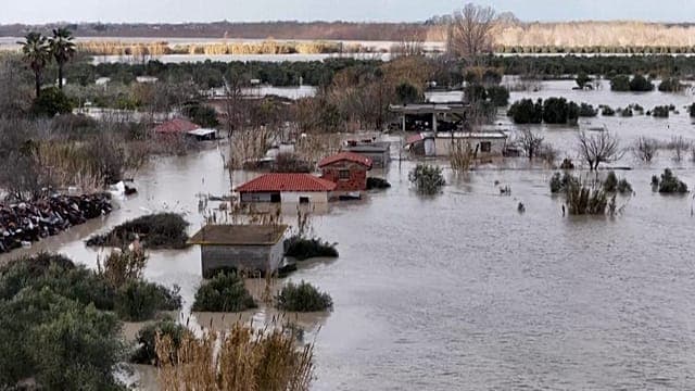 Crues dévastatrices en Albanie et au Monténégro : un mort, centaines de déplacés
