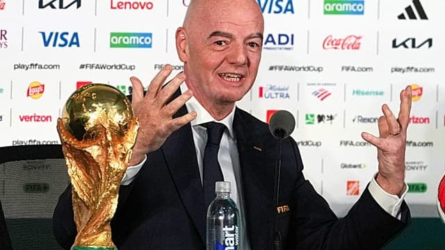 Coupe du Monde : la FIFA renonce à son projet, mais soutient Infantino