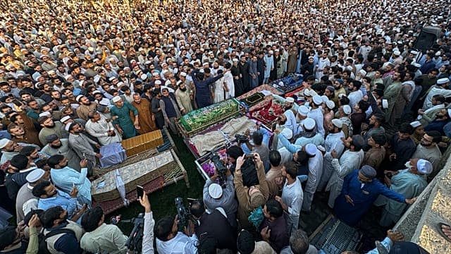 Arrêt sur images du 16 octobre 2026 : 35 morts dans l'effondrement d'une école au Pakistan