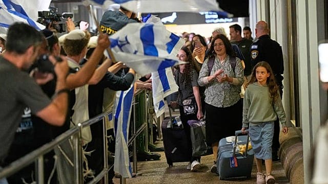 Vol Flydubai : les passagers arrivent en Israël après un violent incident en vol