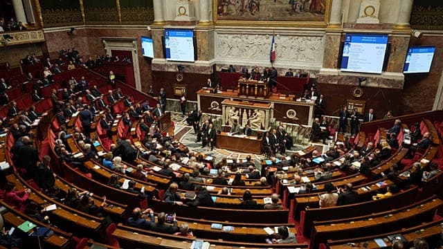 La France adopte l'interdiction des réseaux sociaux aux moins de 15 ans