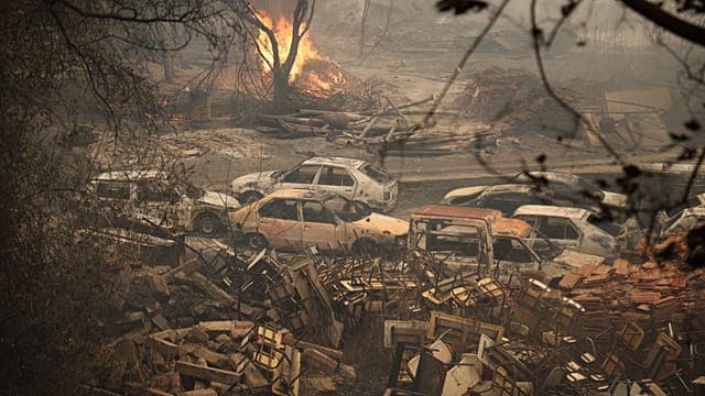 Algérie : au moins 12 morts dans des incendies meurtriers, Jijel dévastée