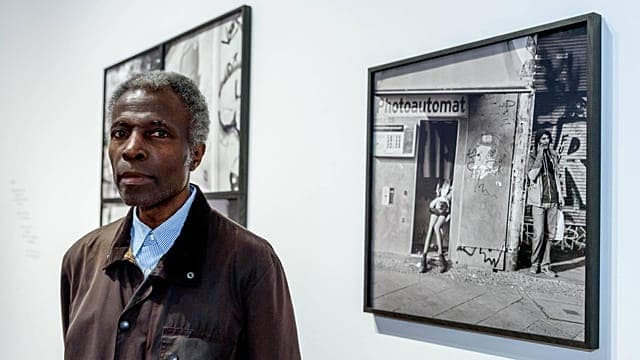 Dans les pas d’Akinbode Akinbiyi, photographe du quotidien