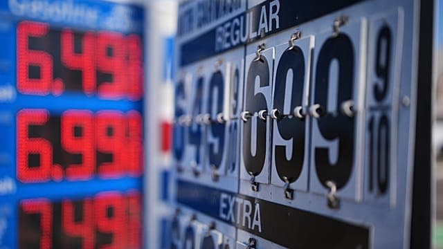 Pétrole : un recul inattendu malgré les tensions au Moyen-Orient